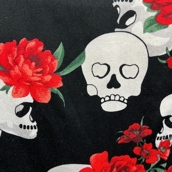 Eva Rose Fit & Flare Dress Red Roses Skulls Retro Rockabilly Punk Goth Small - Picture 4 of 10